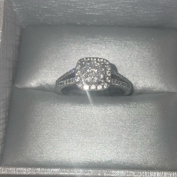 Wedding ring - Picture 3 of 3